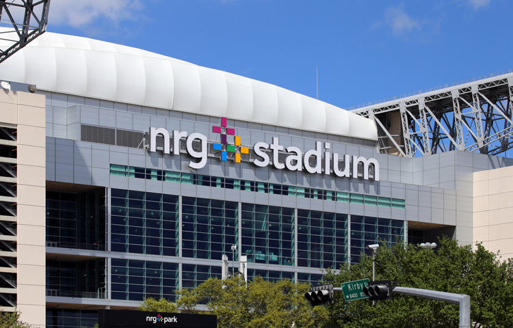 Drone gespot boven Super Bowl training