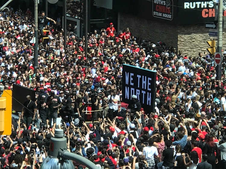 Canadese dronepiloot $2750 boete voor vliegen tijdens NBA Championship Parade