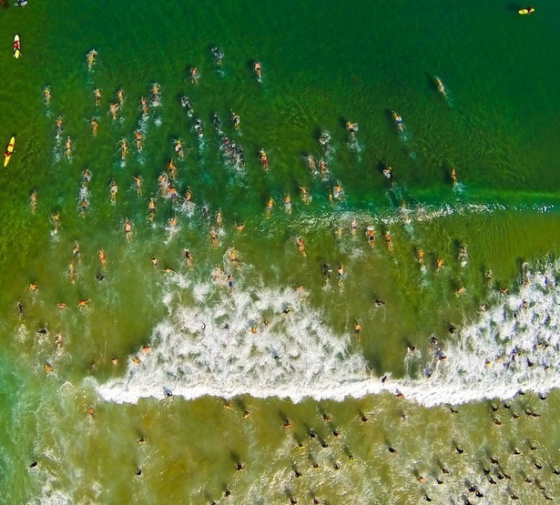 dronestagram-drone-luchtfotografie-wedstrijd-2015-zee-zwemmers